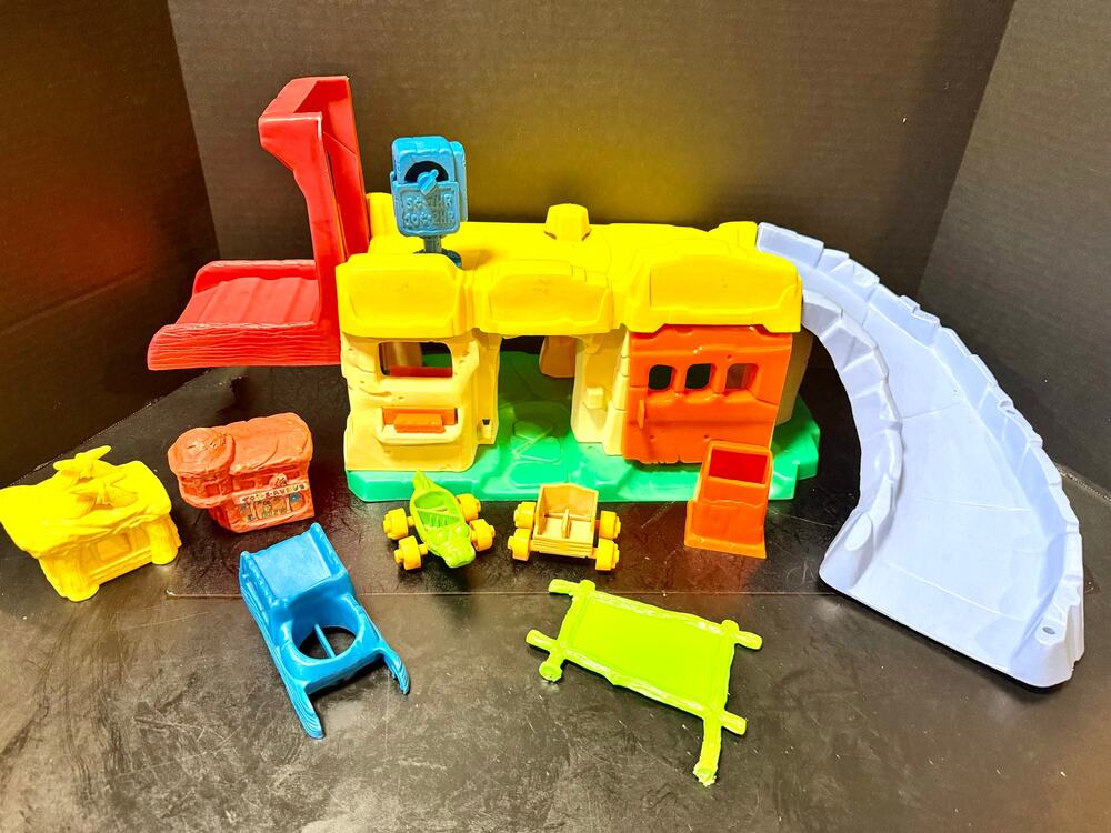 vintage 1980s Coleco The Flintstone Kids Town of Bedrock Play Set.